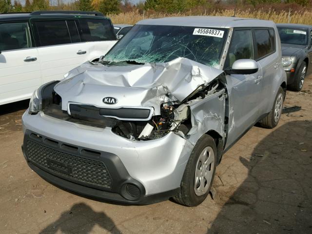 KNDJN2A22F7813681 - 2015 KIA SOUL SILVER photo 2