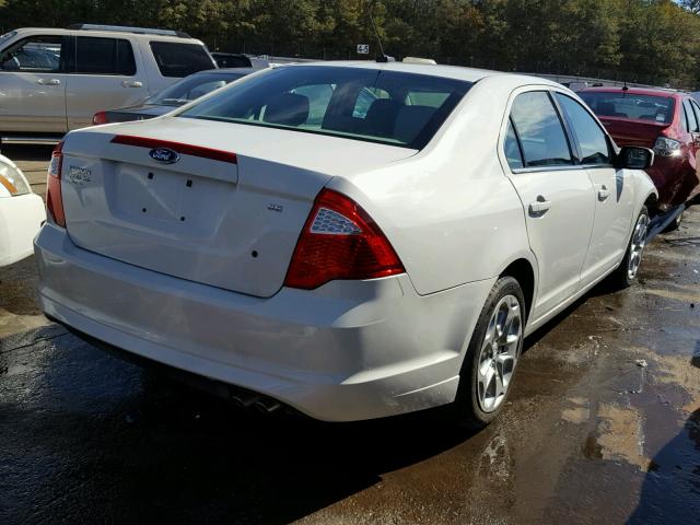 3FAHP0HA0BR212773 - 2011 FORD FUSION SE WHITE photo 4