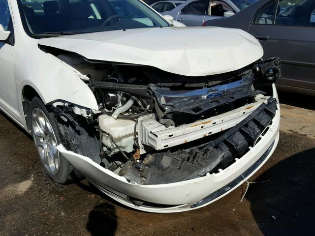 3FAHP0HA0BR212773 - 2011 FORD FUSION SE WHITE photo 9