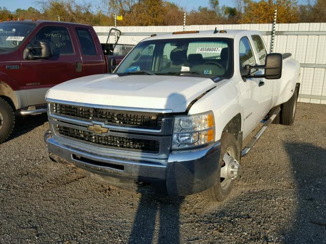 1GCJC336X8F143284 - 2008 CHEVROLET SILVERADO WHITE photo 2