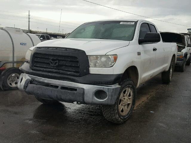 5TFCV54118X007380 - 2008 TOYOTA TUNDRA DOU WHITE photo 2