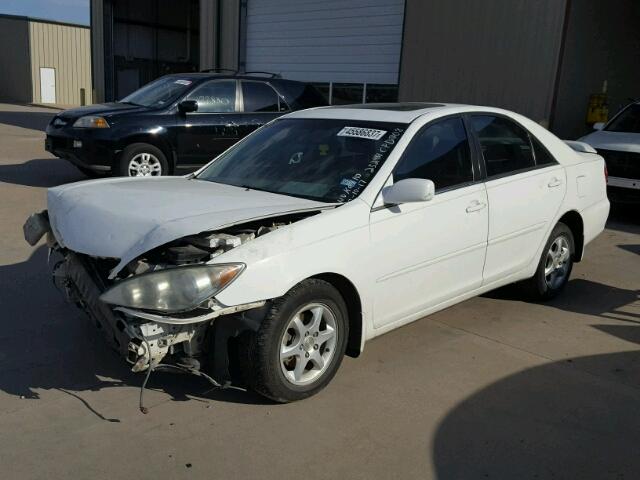 4T1BE32K75U542573 - 2005 TOYOTA CAMRY LE WHITE photo 2