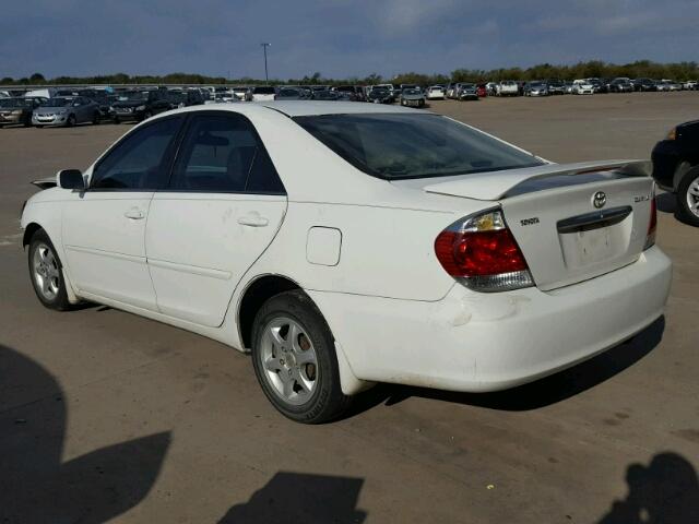 4T1BE32K75U542573 - 2005 TOYOTA CAMRY LE WHITE photo 3