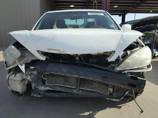 4T1BE32K75U542573 - 2005 TOYOTA CAMRY LE WHITE photo 9