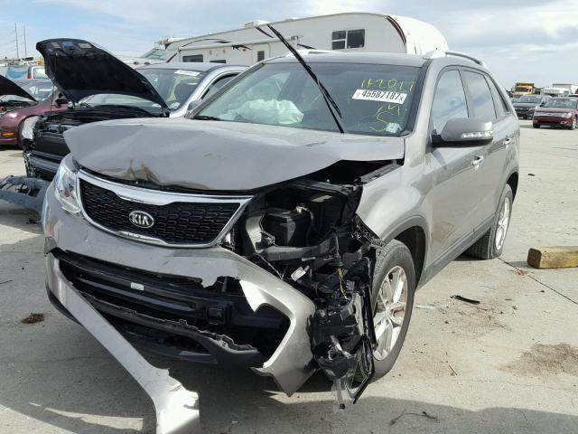 5XYKT3A64FG659951 - 2015 KIA SORENTO LX GRAY photo 2