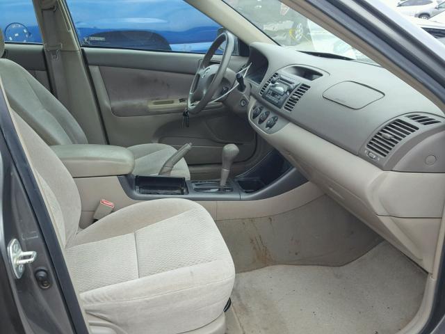 4T1BE32K13U705330 - 2003 TOYOTA CAMRY LE 灰色 照片 5