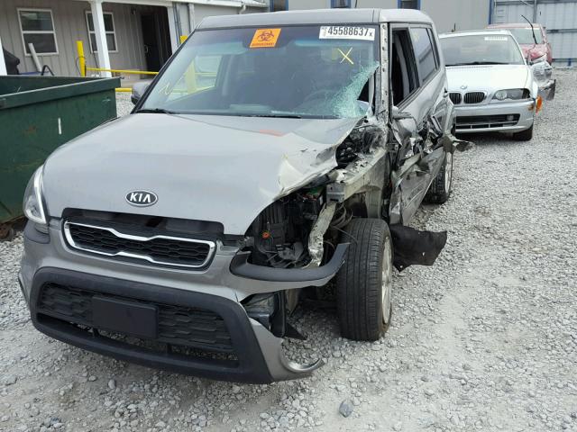 KNDJT2A66C7400845 - 2012 KIA SOUL SILVER photo 2