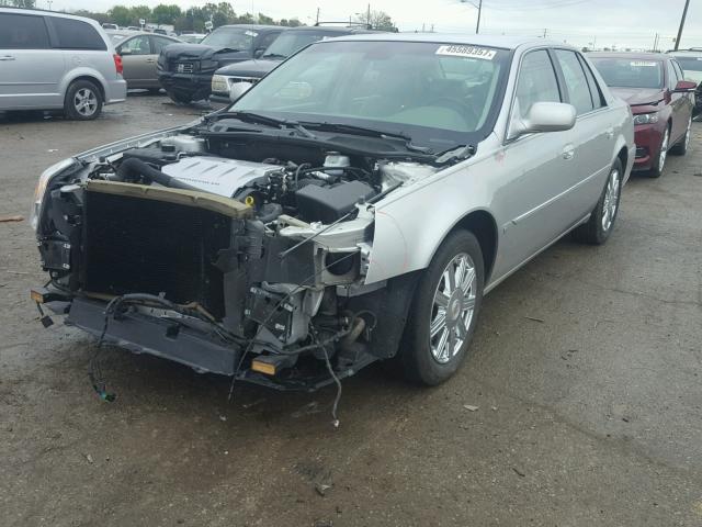 1G6KD57YX8U165261 - 2008 CADILLAC DTS SILVER photo 2