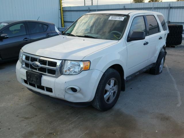 1FMCU92799KC60006 - 2009 FORD ESCAPE XLS WHITE photo 2