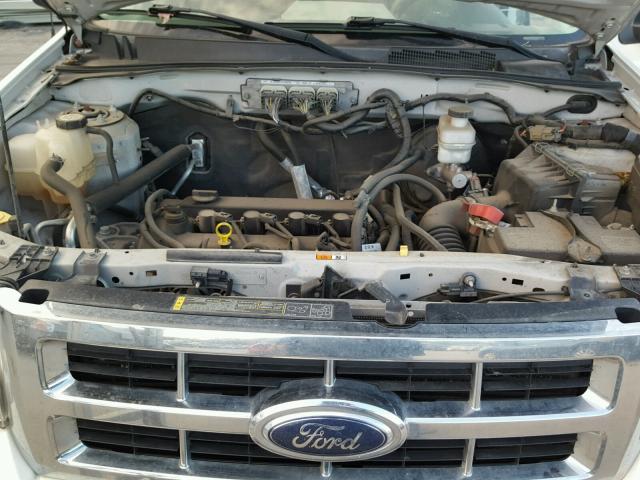 1FMCU92799KC60006 - 2009 FORD ESCAPE XLS WHITE photo 7