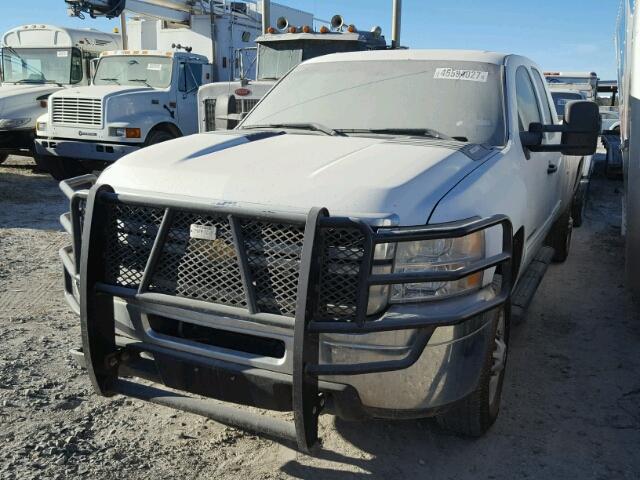 1GC2CXE82BZ410367 - 2011 CHEVROLET SILVERADO WHITE photo 2