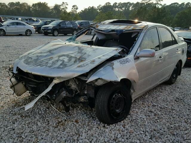 4T1BE32K02U524413 - 2002 TOYOTA CAMRY LE SILVER photo 2