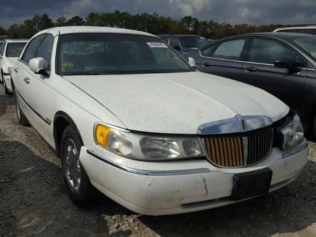 1LNFM82W8WY685675 - 1998 LINCOLN TOWN CAR S WHITE photo 1