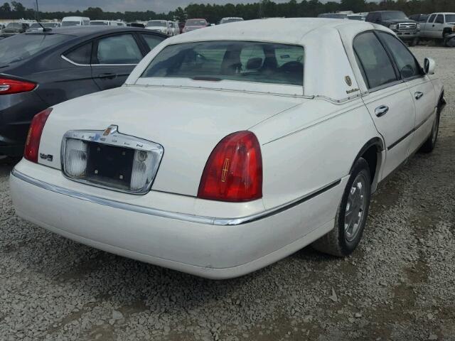 1LNFM82W8WY685675 - 1998 LINCOLN TOWN CAR S WHITE photo 4