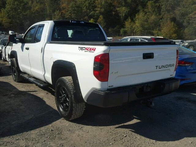 5TFUM5F19HX071445 - 2017 TOYOTA TUNDRA WHITE photo 3