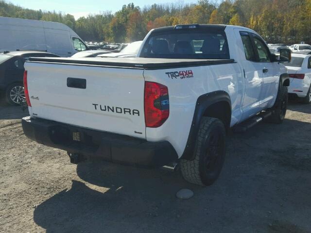 5TFUM5F19HX071445 - 2017 TOYOTA TUNDRA WHITE photo 4