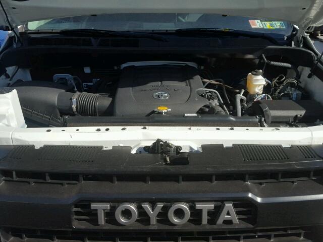 5TFUM5F19HX071445 - 2017 TOYOTA TUNDRA WHITE photo 7