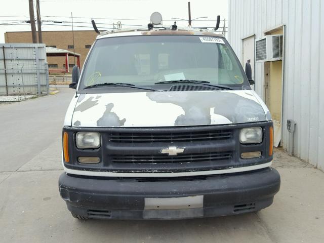 1GCFG25W211132591 - 2001 CHEVROLET EXPRESS G2 WHITE photo 9