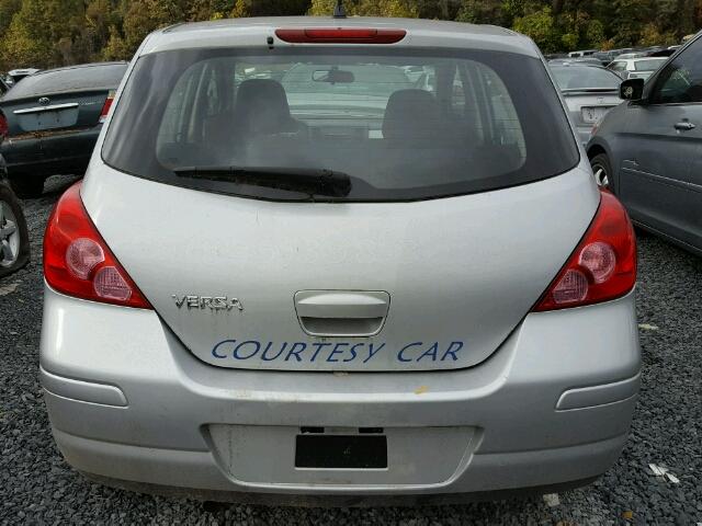 3N1BC13E98L403179 - 2008 NISSAN VERSA S SILVER photo 9