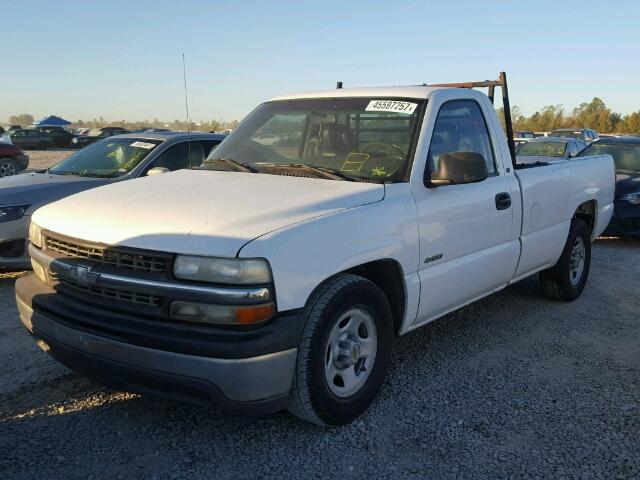 1GCEC14V82E135600 - 2002 CHEVROLET SILVERADO WHITE photo 2