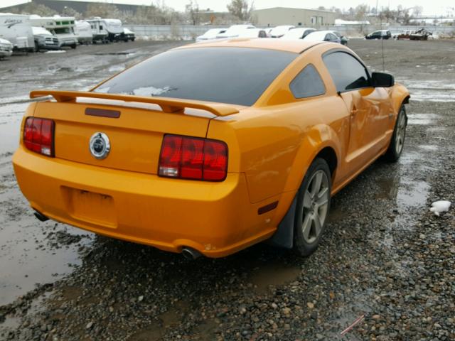 1ZVFT82H575247740 - 2007 FORD MUSTANG GT ORANGE photo 4