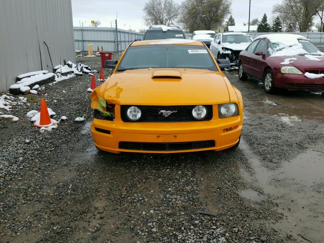 1ZVFT82H575247740 - 2007 FORD MUSTANG GT ORANGE photo 9