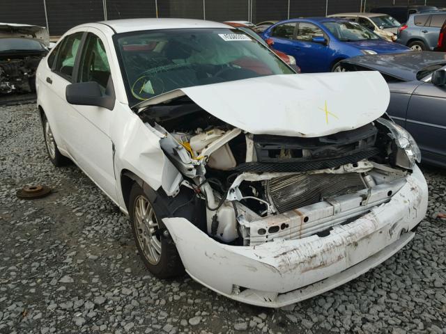 1FAHP35N98W208784 - 2008 FORD FOCUS SE WHITE photo 1