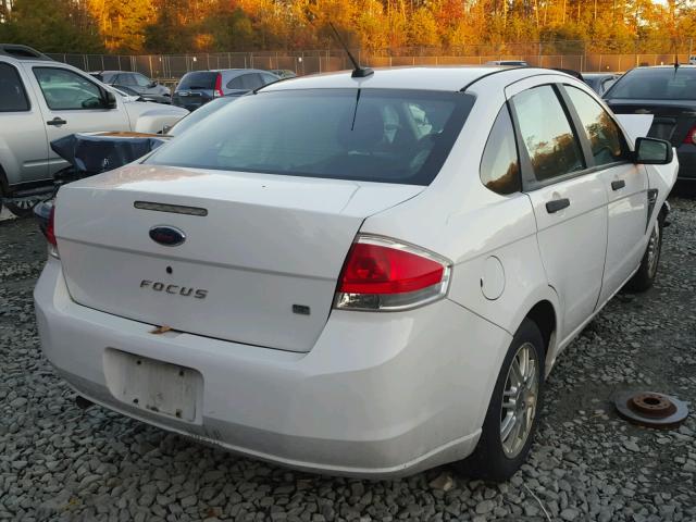 1FAHP35N98W208784 - 2008 FORD FOCUS SE WHITE photo 4