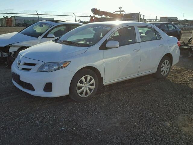 2T1BU4EE3DC102414 - 2013 TOYOTA COROLLA WHITE photo 2