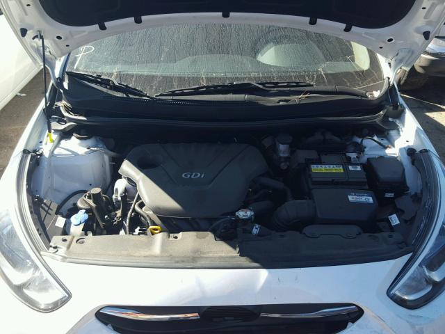 KMHCT4AE2GU115350 - 2016 HYUNDAI ACCENT SE WHITE photo 7