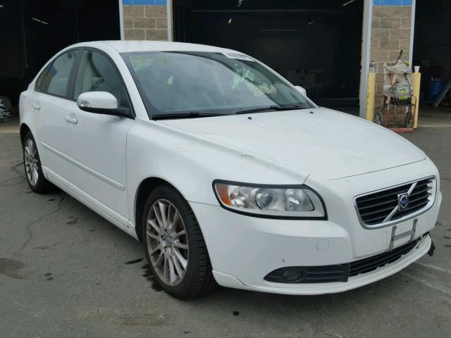 YV1382MS0A2490470 - 2010 VOLVO S40 2.4I WHITE photo 1