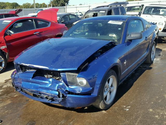 1ZVFT80N375231755 - 2007 FORD MUSTANG BLUE photo 2