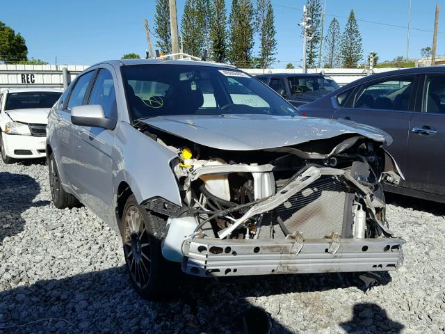 1FAHP3GN1AW271512 - 2010 FORD FOCUS SILVER photo 1