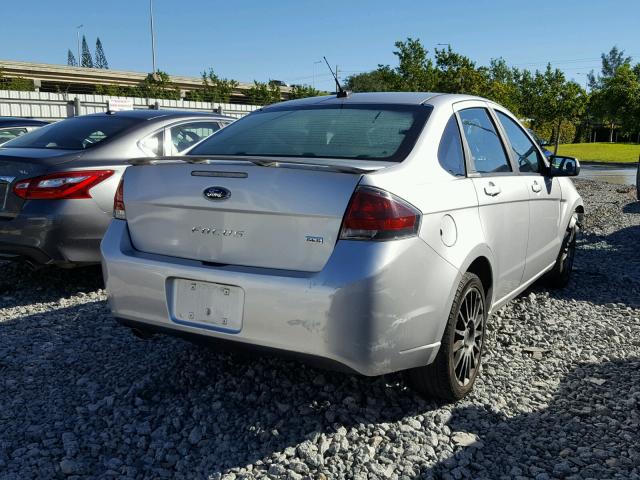 1FAHP3GN1AW271512 - 2010 FORD FOCUS SILVER photo 4