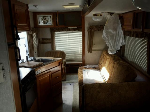 1EC2Y302044000528 - 2004 FLEE PROWLER WHITE photo 5