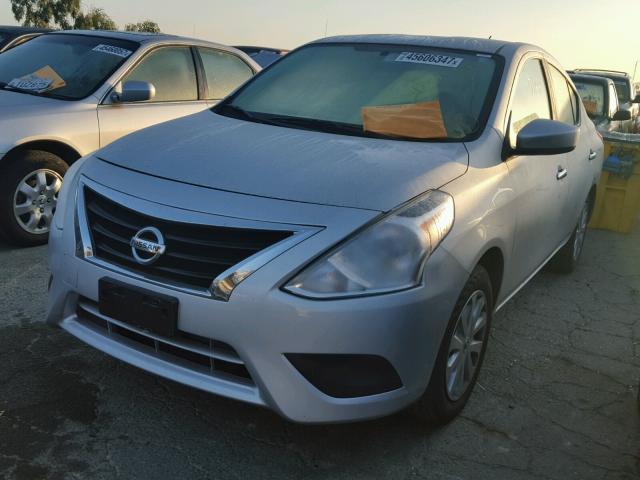 3N1CN7AP9FL828419 - 2015 NISSAN VERSA S SILVER photo 2