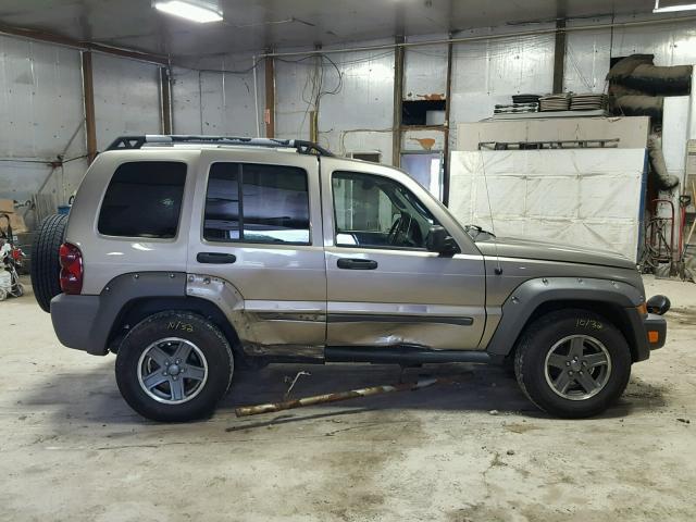 1J4GL38K56W219615 - 2006 JEEP LIBERTY RE BEIGE photo 9