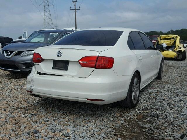 3VW1K7AJ5DM257623 - 2013 VOLKSWAGEN JETTA BASE WHITE photo 4