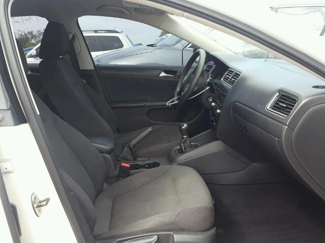 3VW1K7AJ5DM257623 - 2013 VOLKSWAGEN JETTA BASE WHITE photo 5