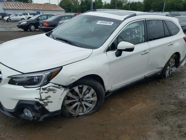 4S4BSETC3J3331768 - 2018 SUBARU OUTBACK TO WHITE photo 9