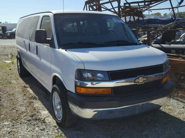 1GAHG39K481131905 - 2008 CHEVROLET EXPRESS G3 WHITE photo 1