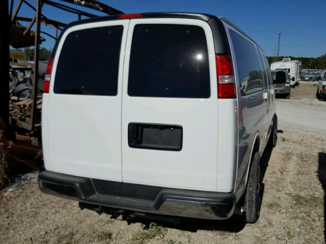 1GAHG39K481131905 - 2008 CHEVROLET EXPRESS G3 WHITE photo 4