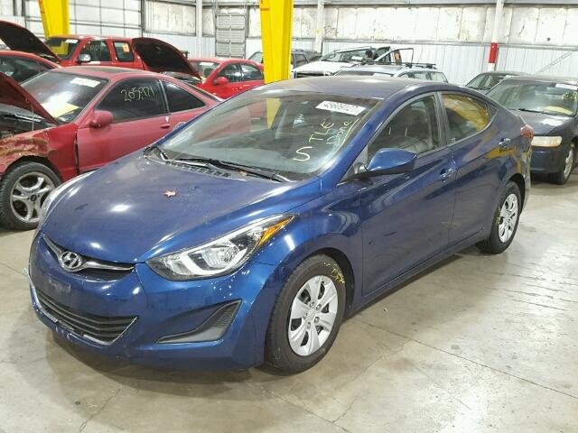 5NPDH4AE7GH701885 - 2016 HYUNDAI ELANTRA SE BLUE photo 2