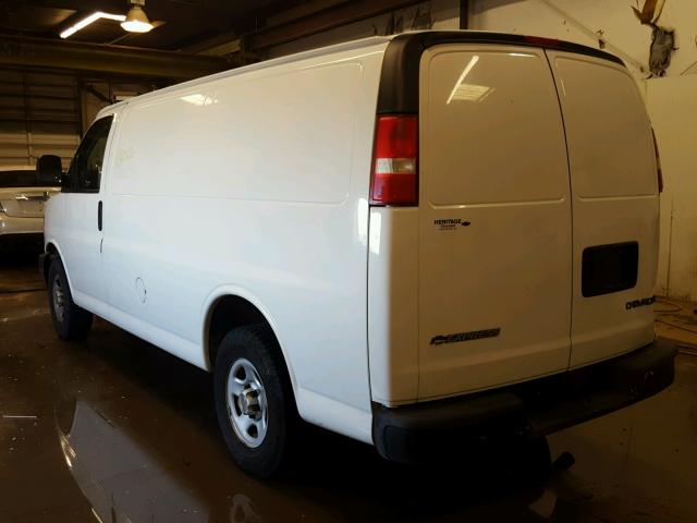 1GCFG15X351211180 - 2005 CHEVROLET EXPRESS G1 WHITE photo 3