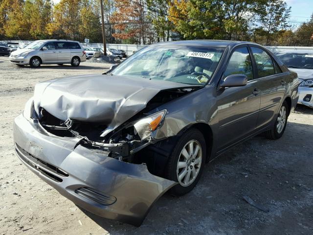 4T1BF30K32U530898 - 2002 TOYOTA CAMRY GRAY photo 2