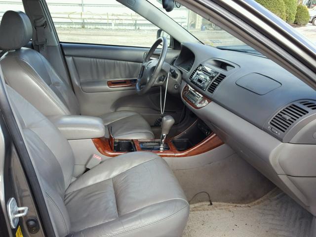 4T1BF30K32U530898 - 2002 TOYOTA CAMRY GRAY photo 5