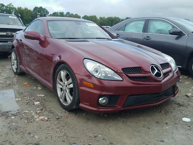 WDBWK5EA8BF239328 - 2011 MERCEDES-BENZ SLK 300 BURGUNDY photo 1