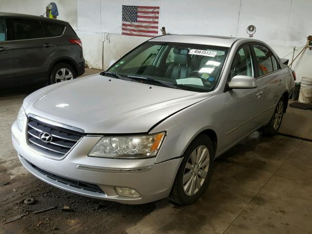 5NPEU46C69H532503 - 2009 HYUNDAI SONATA SILVER photo 2