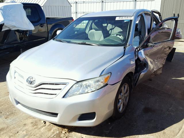 4T1BF3EK1BU691565 - 2011 TOYOTA CAMRY BASE SILVER photo 2