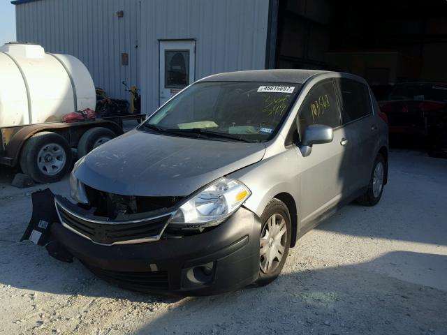 3N1BC1CPXBL362599 - 2011 NISSAN VERSA S GRAY photo 2